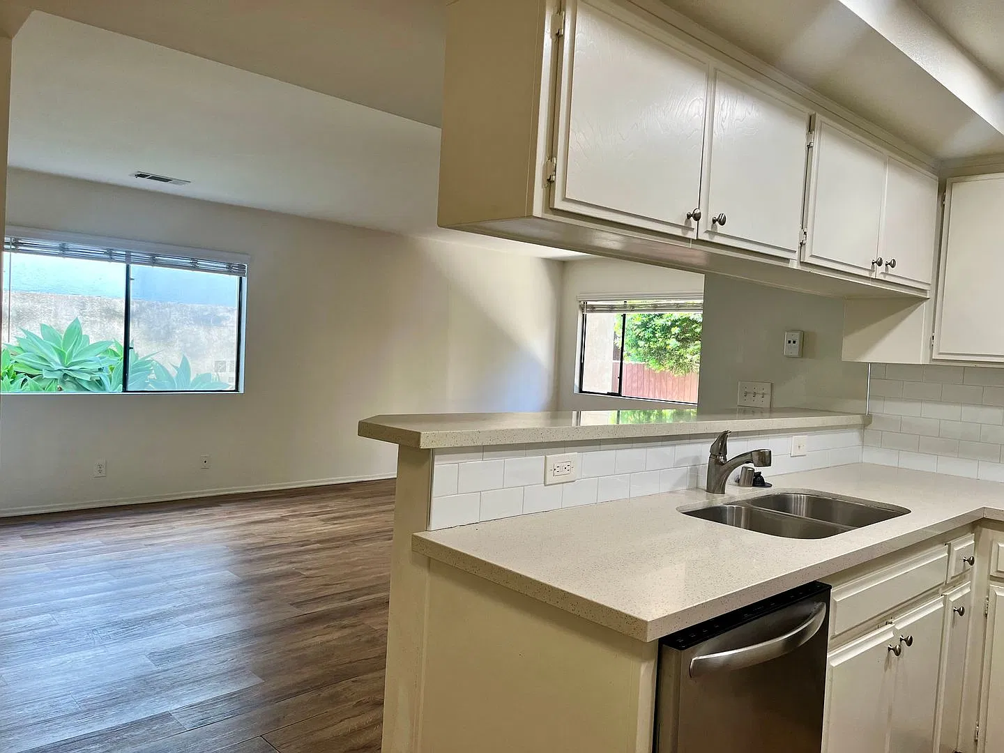 622 E. Holly Avenue Apartments — Photo 2