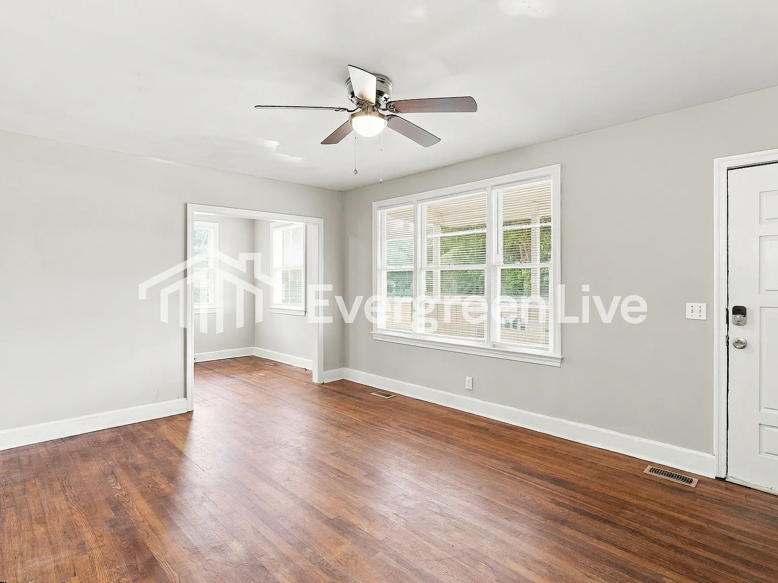 3 bed, 1.0 bath, 985 sqft, $1,145 — Photo 3
