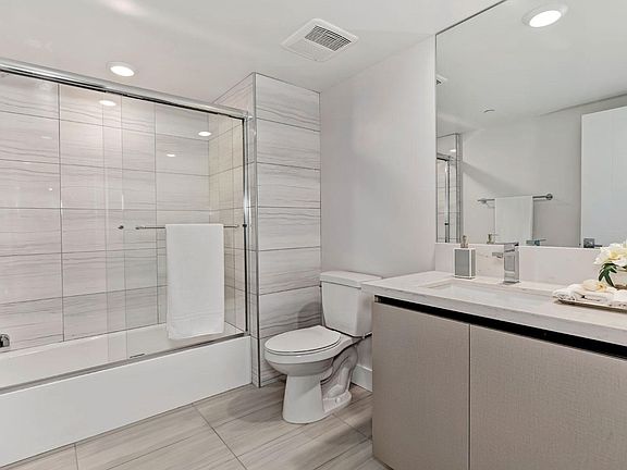 5th image of 5030 Rosewood Ave #304