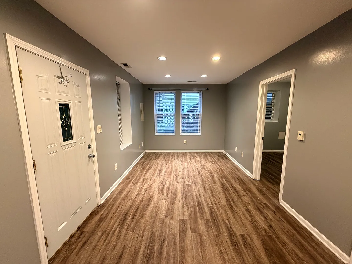 2 bed, 900 sqft, $2,000 — Photo 3