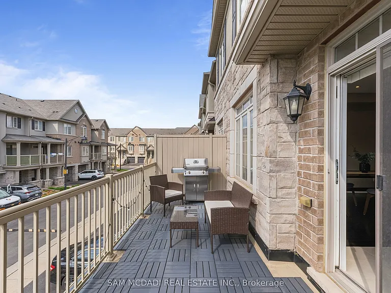 215 Dundas St E #9 — Photo 15