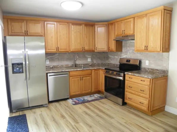 2578 Camelot Ct, Hollywood, FL 33026