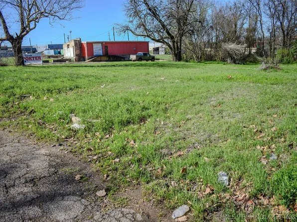 403 N Broadway St, Hugo, OK 74743