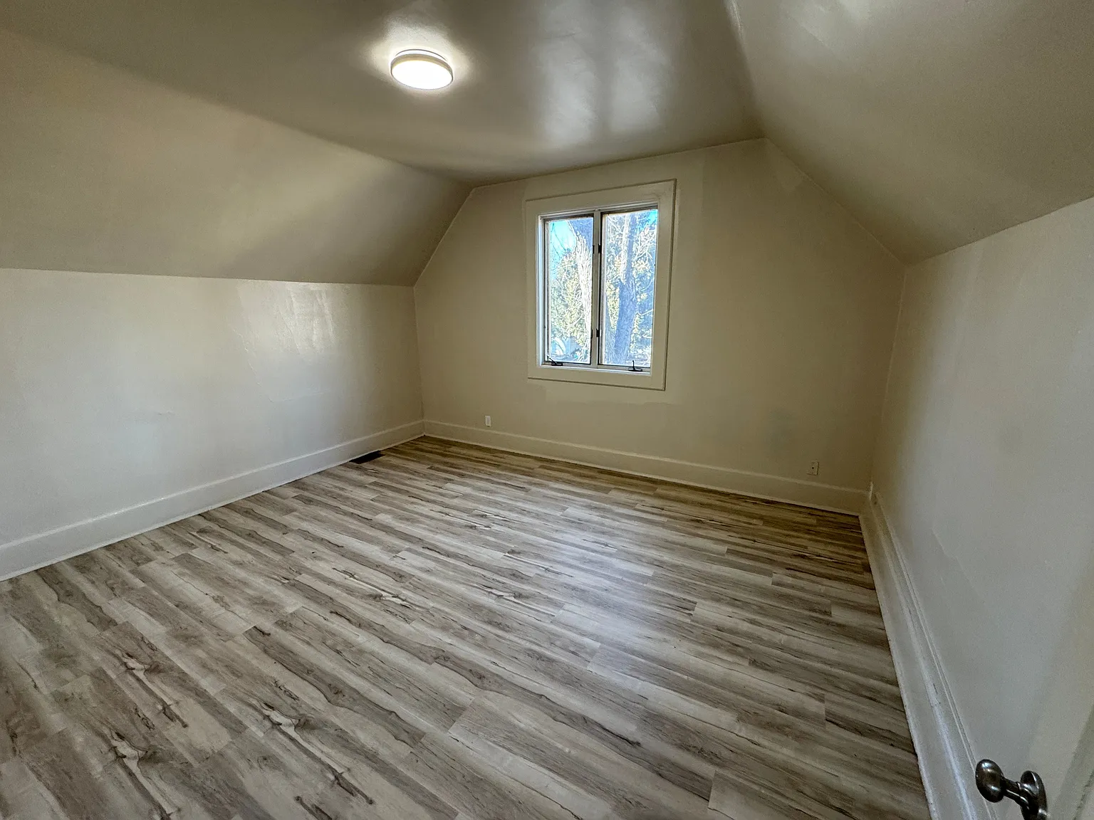 1 bed, 1.0 bath, $825 — Photo 2