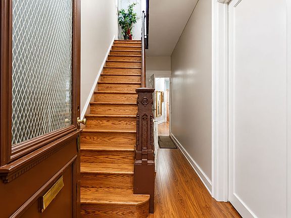 2nd image of 2838 Briggs Ave