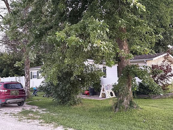 2nd image of 407 E Prairie Vw