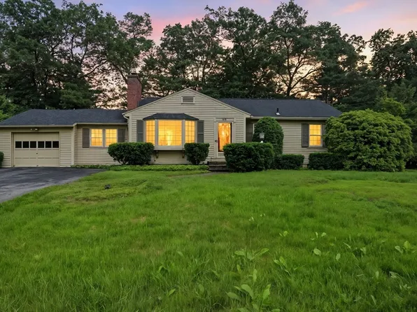 30 Western Cir, Westfield, MA 01085