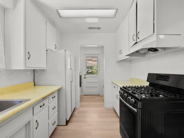 17230 San Fernando Mission Blvd, Granada Hills, CA 91344