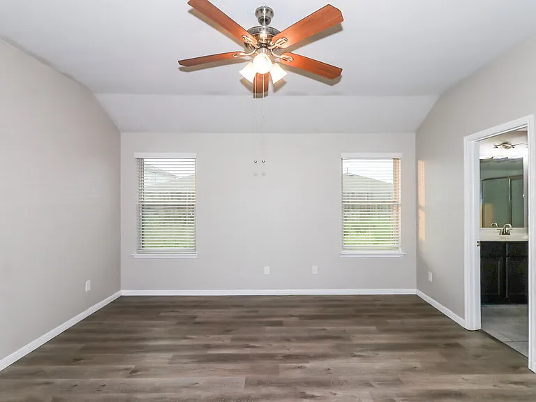 407 Ashley Falls Ln — Photo 8