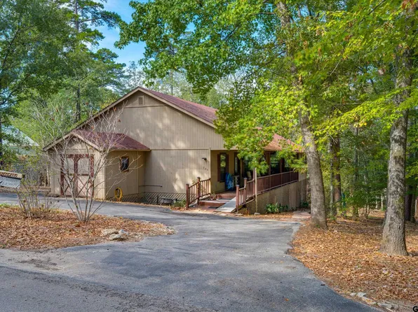 705 Wildwood Trl, Holly Lake Ranch, TX 75765