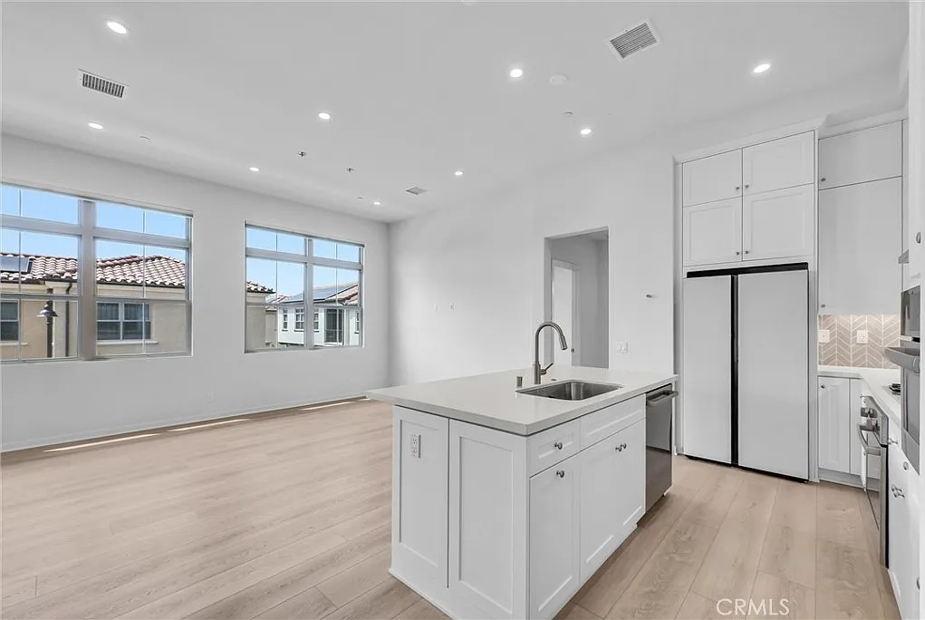 2 bed, 1174 sqft, $4,000 — Photo 4