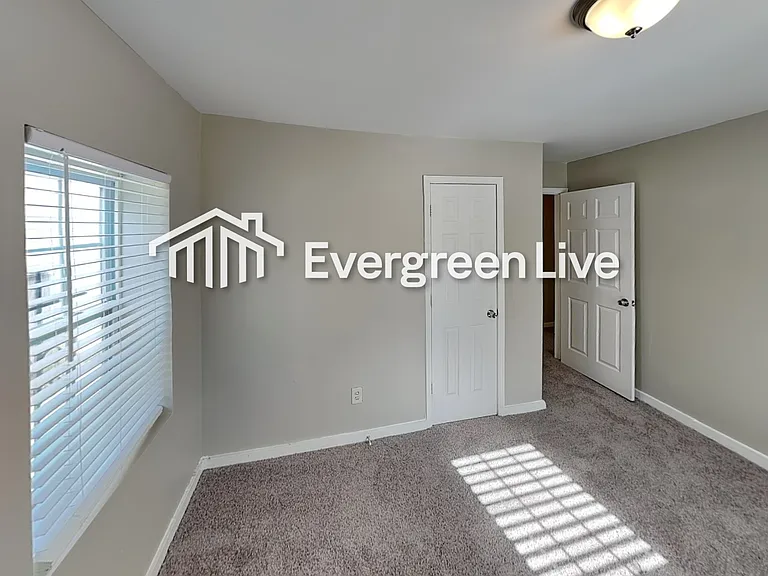 1381 Sharon St NW — Photo 16