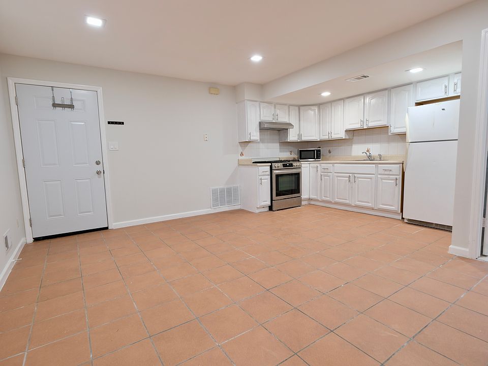 1st image of 9 Thorne St #G