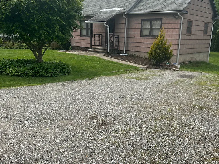 311 Peck Ln — Photo 2