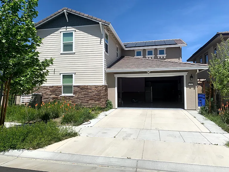 73 E Cataldi Ave — Photo 1