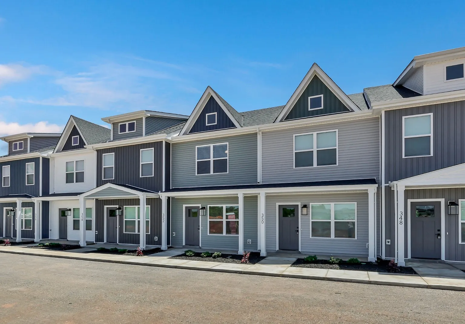 2 bed, 2.5 bath, 1353 sqft, $1,395 — Photo 3