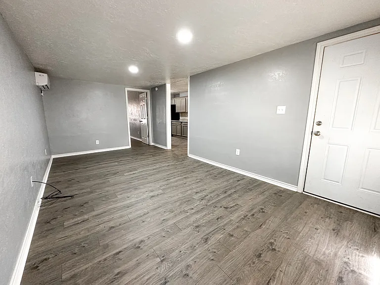 212 SW 23rd Pl — Photo 6