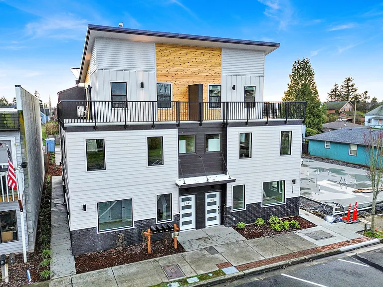 343 Martin St — Photo 38