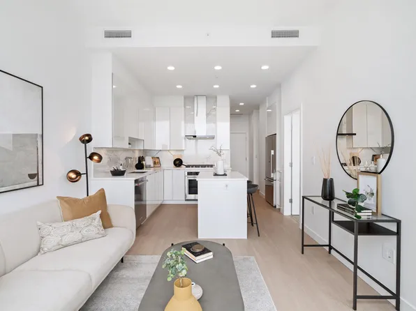 555 Sydney Ave #2307, Coquitlam, BC V3K 3J8