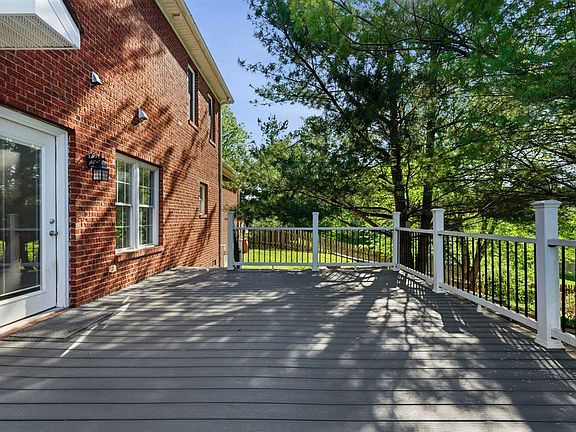 5th image of 147 Calvin Ct