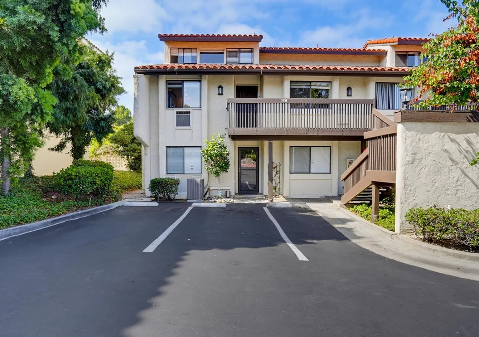 Beautiful Spacious Condo with Panoramic Views of the La Costa Golf Course — Photo 3