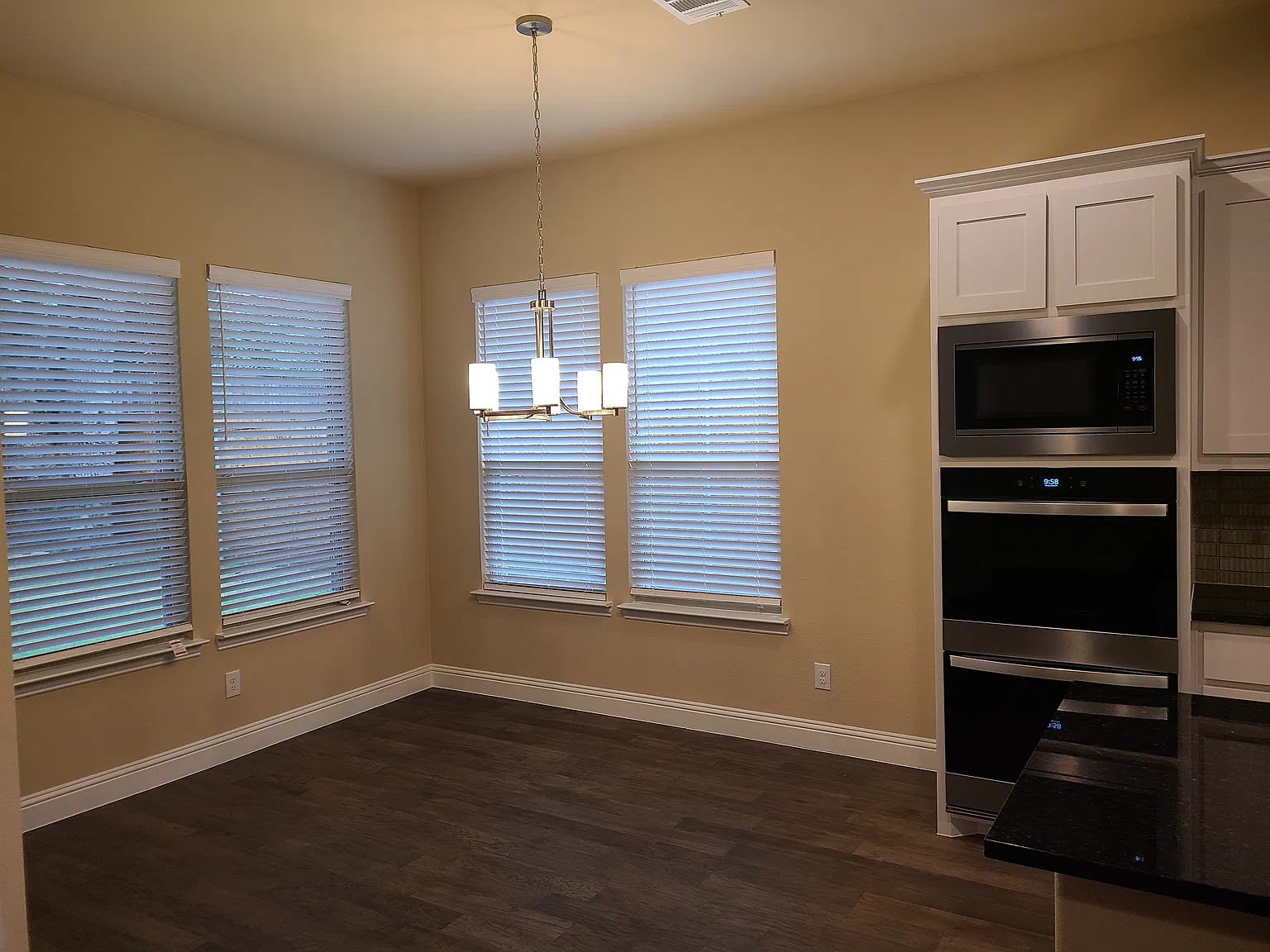 4 bed, 2190 sqft, $2,500 — Photo 2