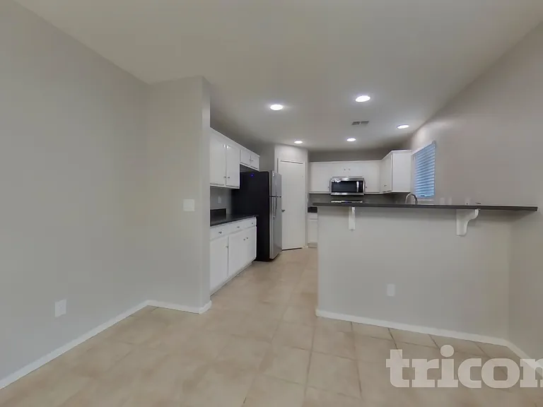 15204 N El Frio Ct — Photo 5