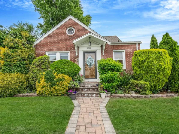 1668 Atherton Avenue, Elmont, NY 11003