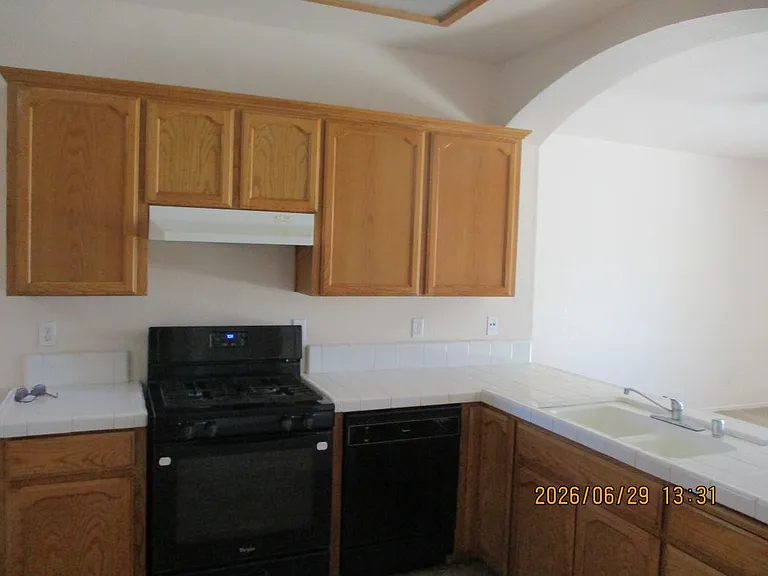 1225 E Cinnamon Dr — Photo 6