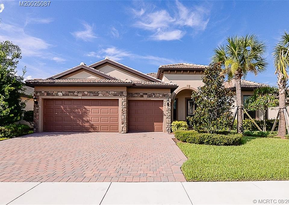 1st image of 624 SE Monteiro Dr