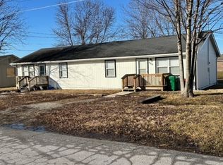 906 Wix Ln, Butler, MO 64730