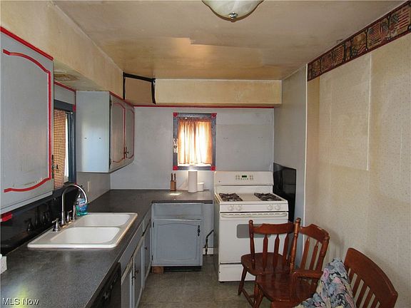 3rd image of 139 Mill St