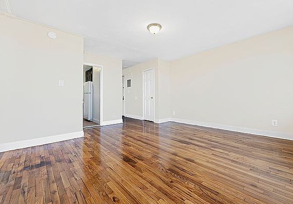 5th image of 20-15 Crescent St #1B