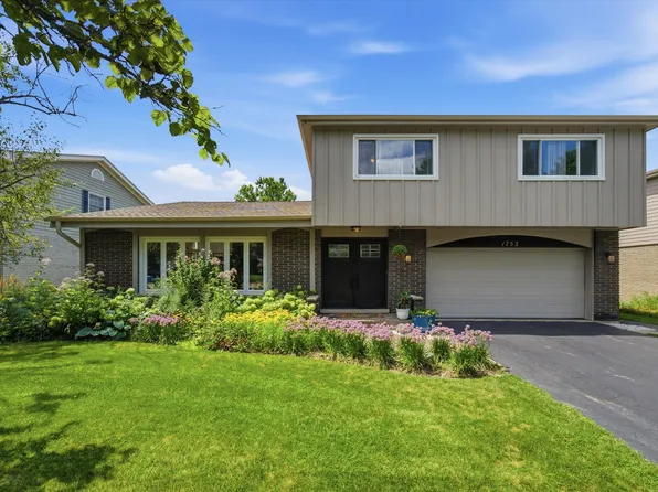 1752 McCraren Rd, Highland Park, IL 60035