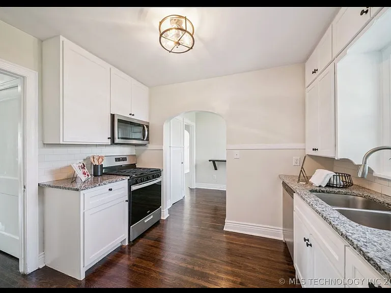 1139 S Canton Ave — Photo 7