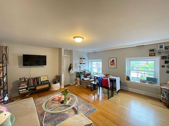 5th image of 333 S 22nd St APT 9