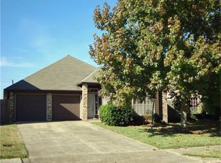 248 Almond Dr, Lake Jackson, TX 77566