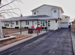 8903 S Beck Pl, Hometown, IL 60456