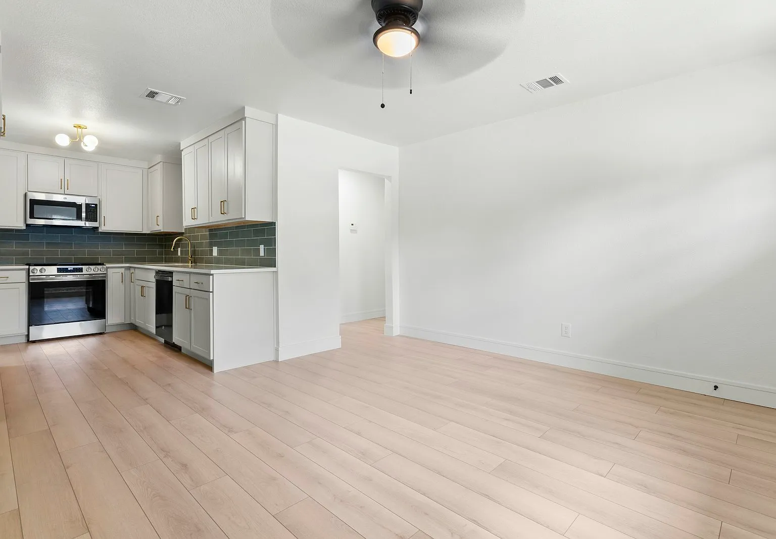 4224 Alamo Avenue — Photo 2