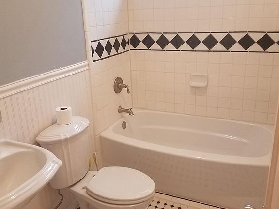 5th image of 1005 NW Hawthorne Ave