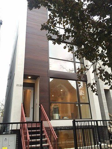 1st image of 1541 N Wood St #3