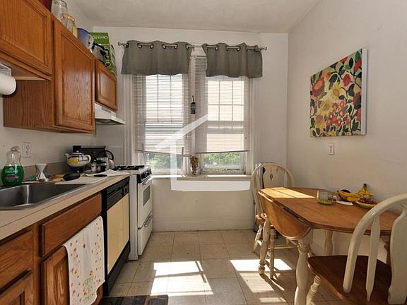 5th image of 39 Mount Hood Rd APT 10
