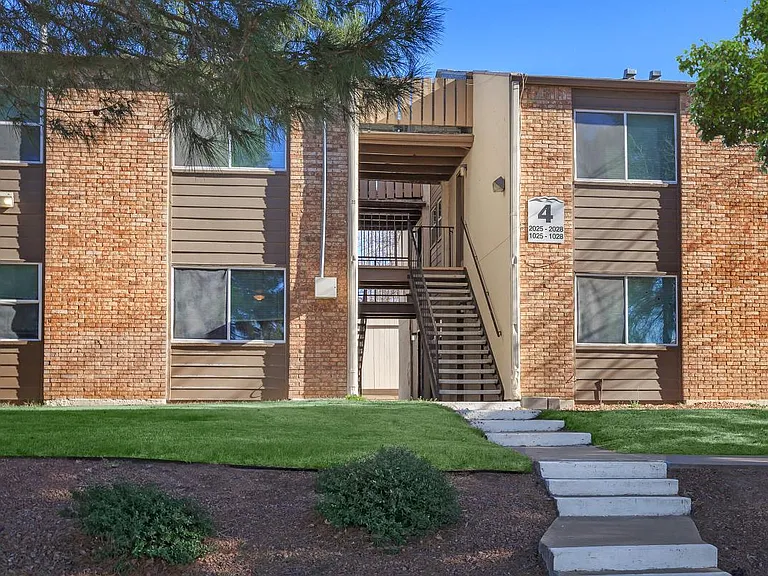 Gateway East Apartments — Photo 11