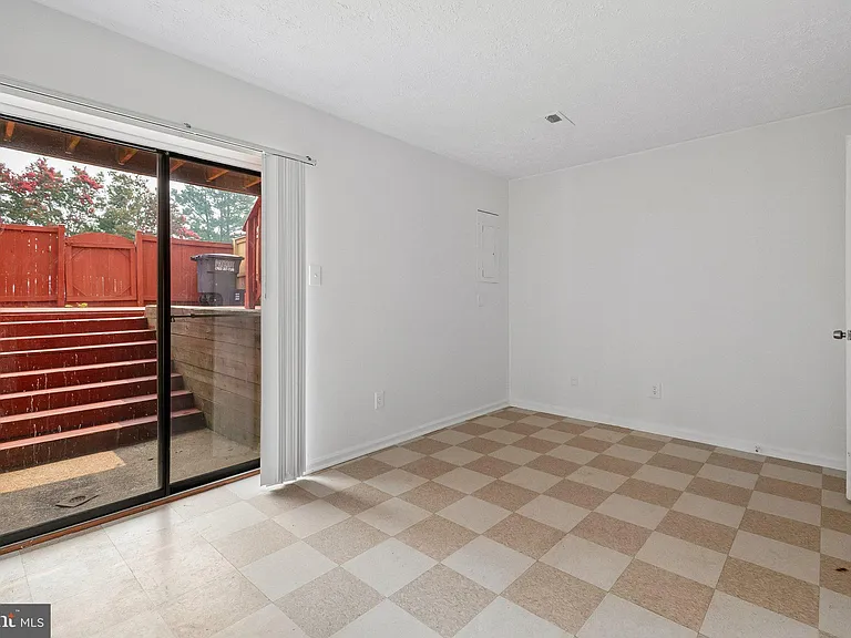 5515 Woodlawn Manor Ct — Photo 18