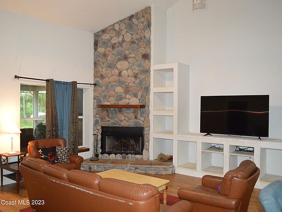 2nd image of 4585 Bouganvilla Dr