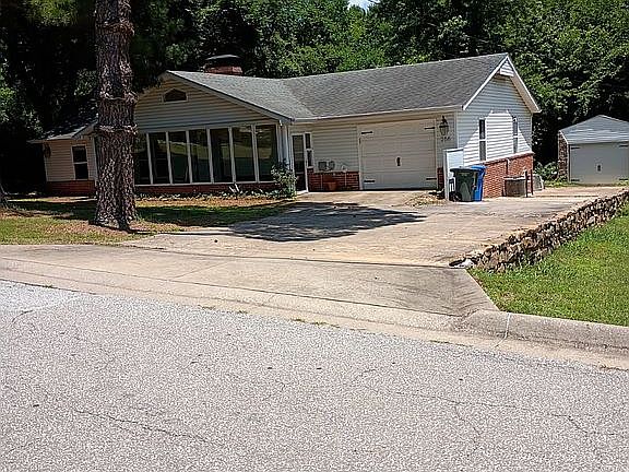 4th image of 256 S Stone Bridge Rd