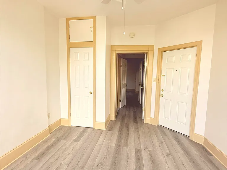409 26th St #4 — Photo 7