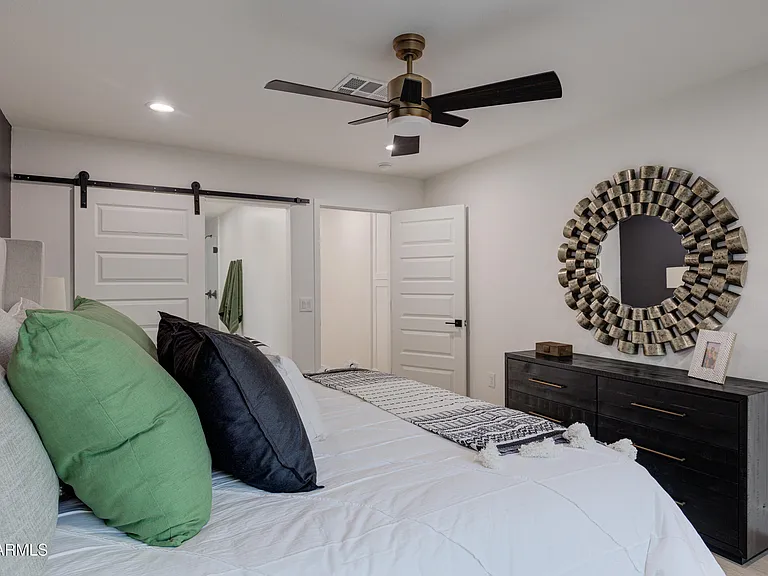 4235 N 35th Way — Photo 26
