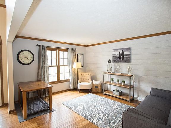 5th image of 428 Moorewood Ave