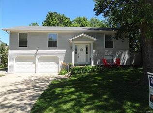4 Lynn Dr, Saint Peters, MO